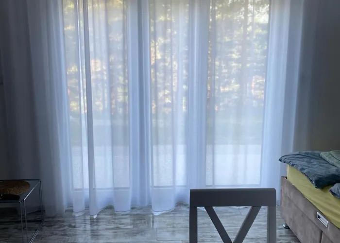 アパート Leona A-1 *